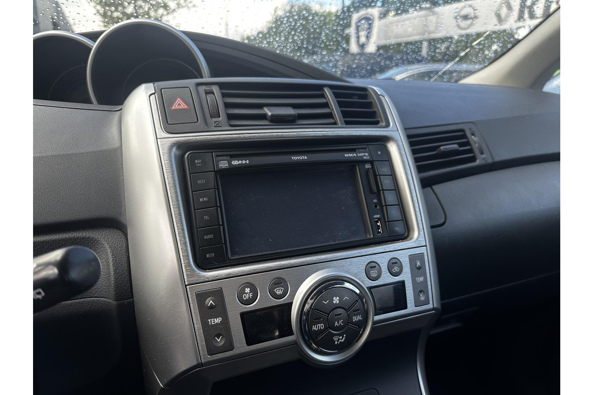 Toyota Verso 1.6 VVT-i Business 2011  9