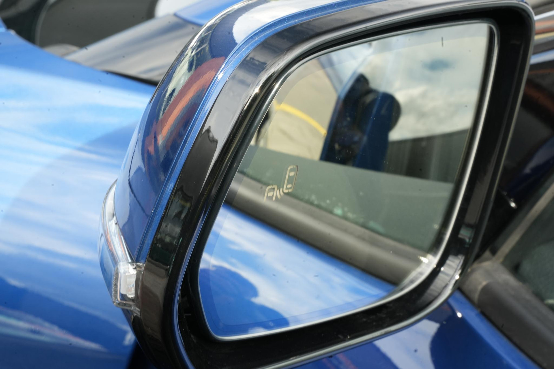 VinFast VF8 Plus 87.7 kWh 2024  40