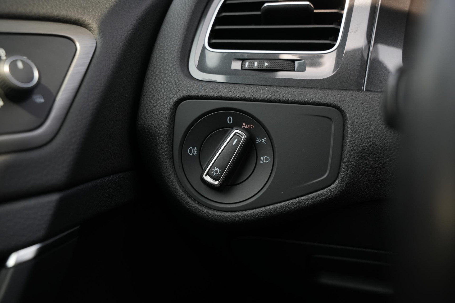 Volkswagen e-Golf E-DITION 2020 Metallic indium grey (X3X3) 38