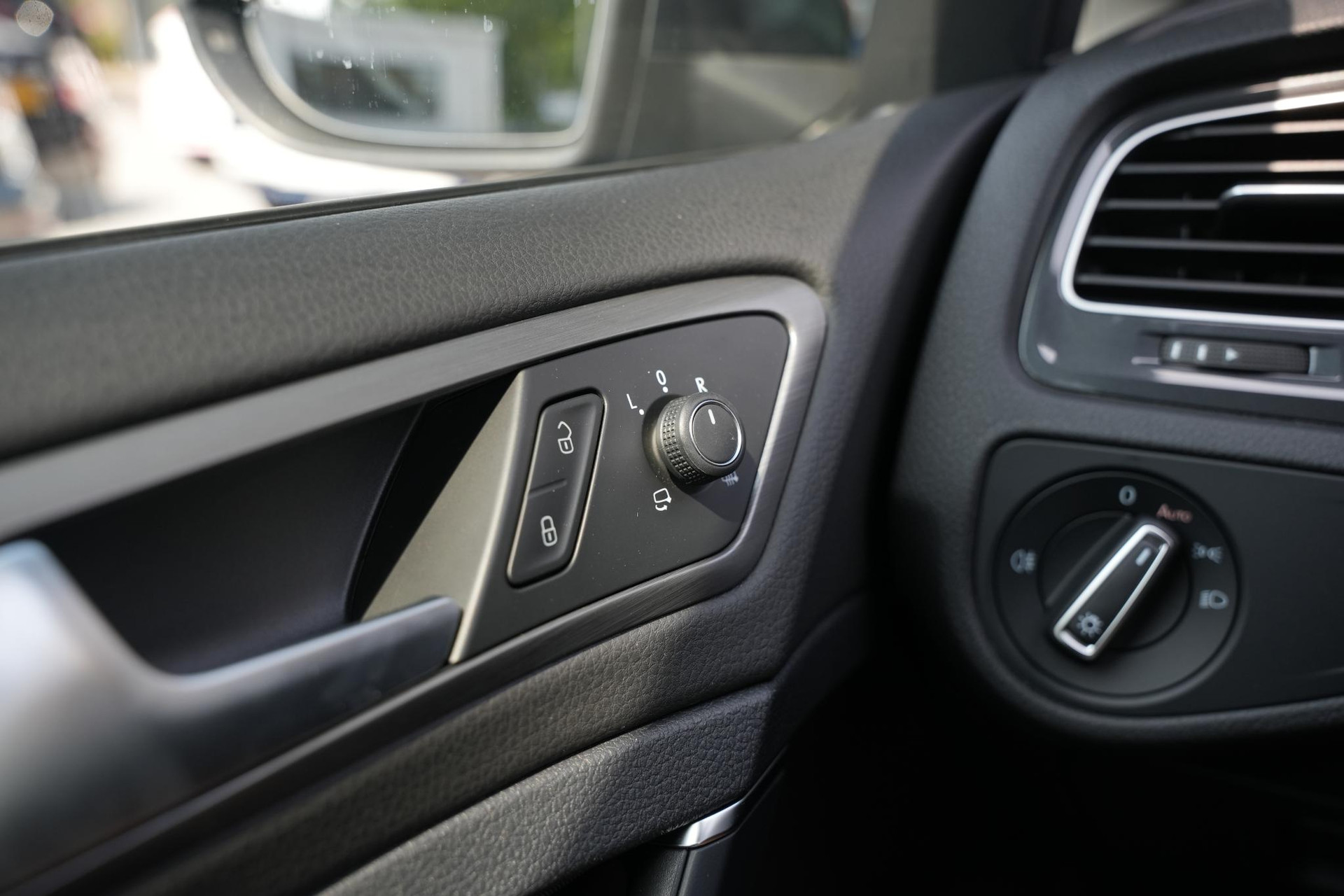 Volkswagen e-Golf E-DITION 2020 Metallic indium grey (X3X3) 39