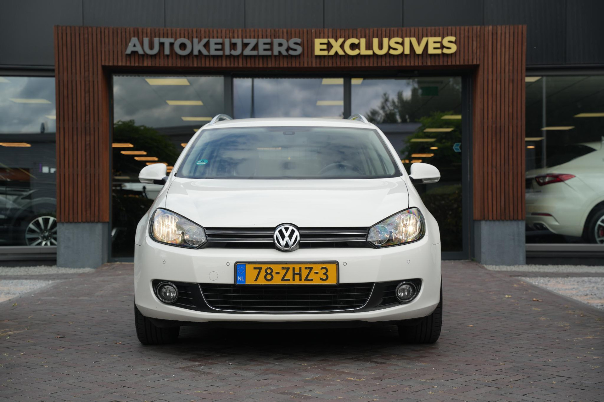 Volkswagen Golf Variant 1.2 TSI High Executive Line BlueMotion 2012 Candy white 3