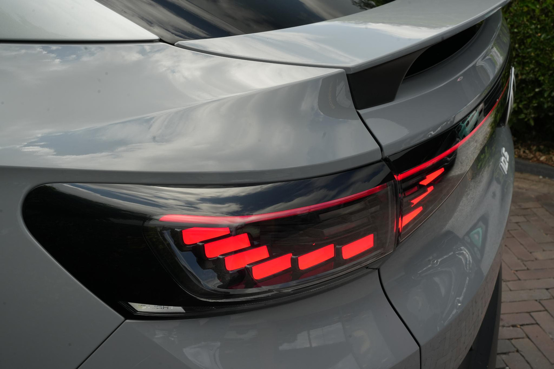 Volkswagen ID.5 Pro 77 kWh 2022 Moonstone grey met zwart dak 10
