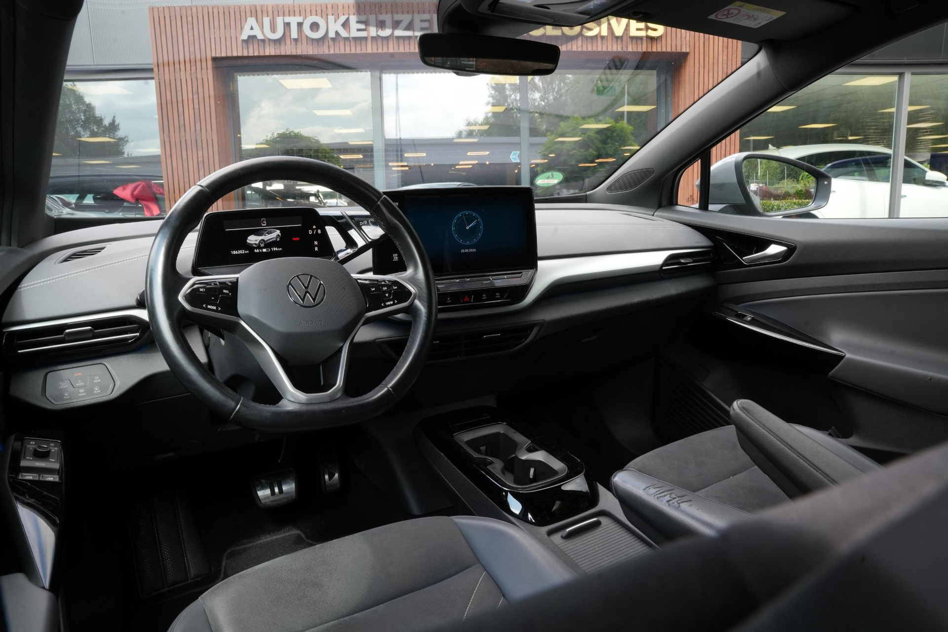 Volkswagen ID.5 Pro 77 kWh 2022 Moonstone grey met zwart dak 2