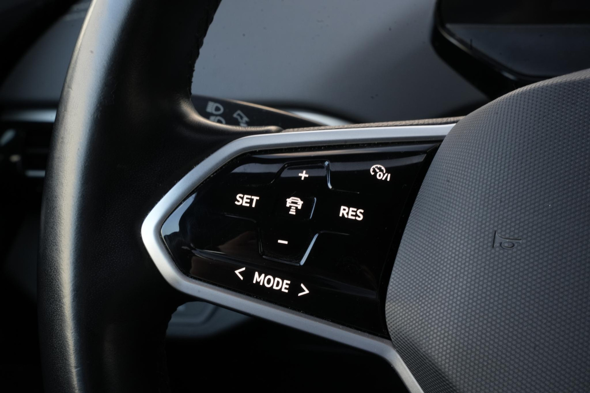 Volkswagen ID.5 Pro 77 kWh 2022 Moonstone grey met zwart dak 21
