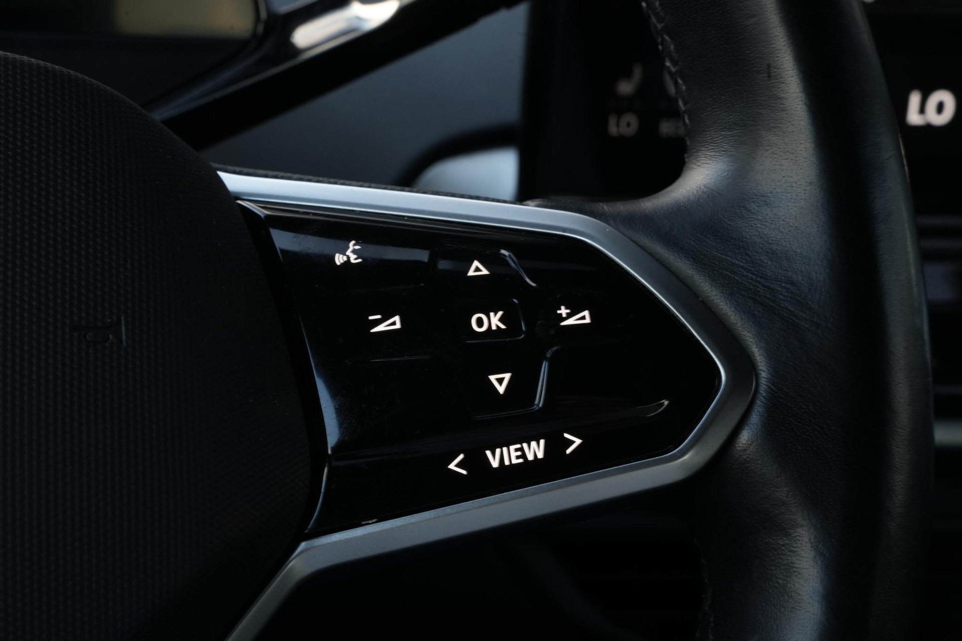 Volkswagen ID.5 Pro 77 kWh 2022 Moonstone grey met zwart dak 22