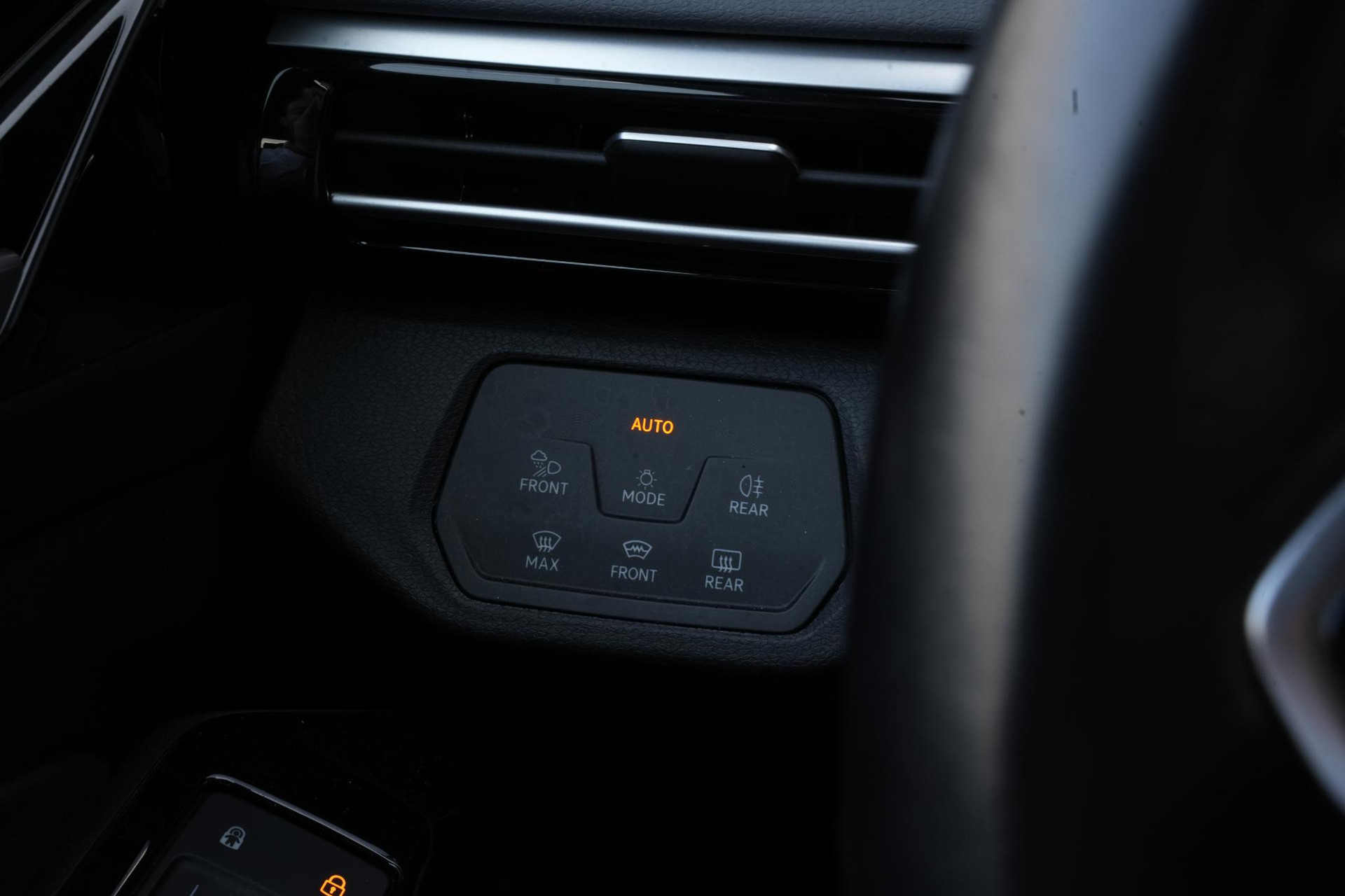 Volkswagen ID.5 Pro 77 kWh 2022 Moonstone grey met zwart dak 23