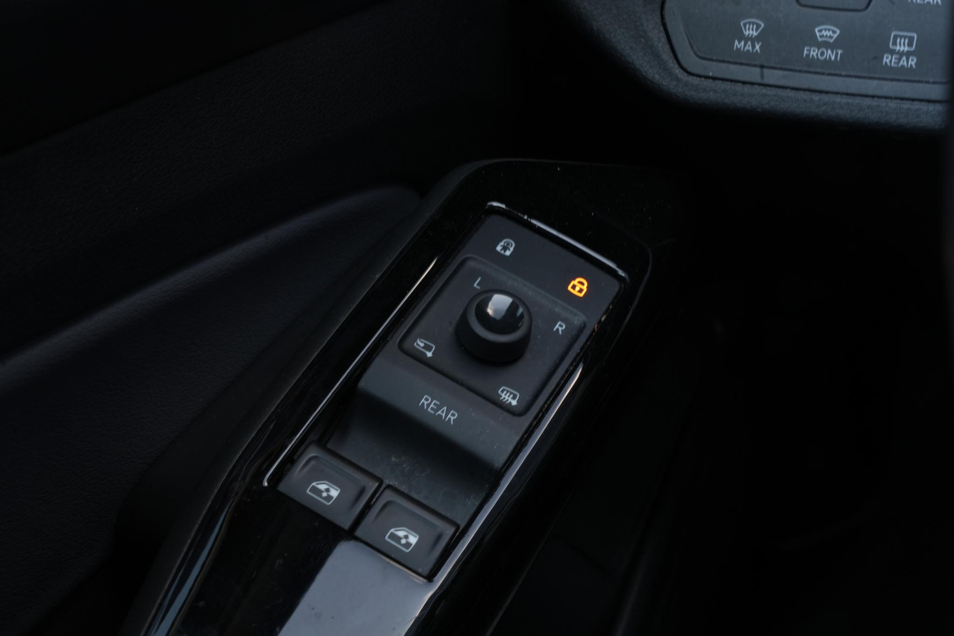 Volkswagen ID.5 Pro 77 kWh 2022 Moonstone grey met zwart dak 25