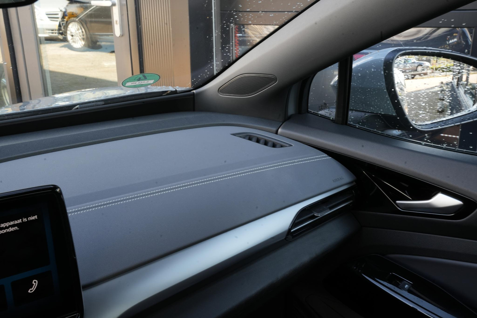 Volkswagen ID.5 Pro 77 kWh 2022 Moonstone grey met zwart dak 26