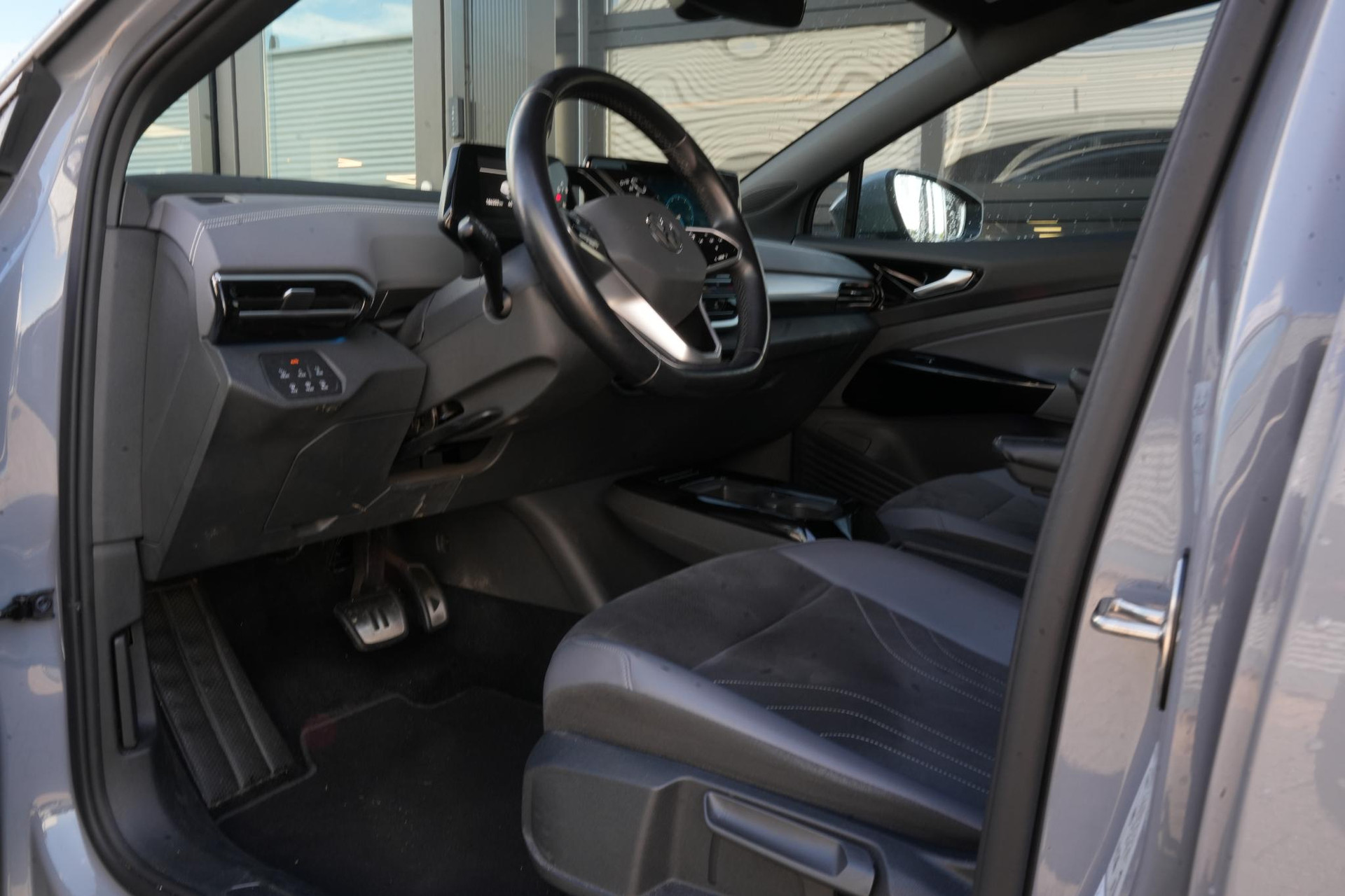 Volkswagen ID.5 Pro 77 kWh 2022 Moonstone grey met zwart dak 28