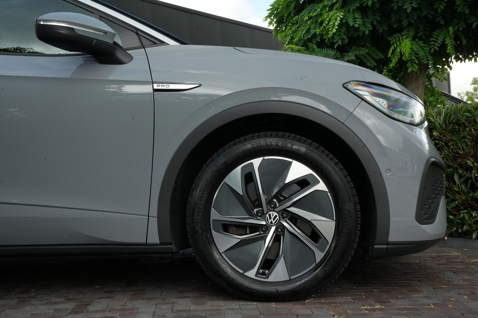 Volkswagen ID.5 Pro 77 kWh 2022 Moonstone grey met zwart dak 9