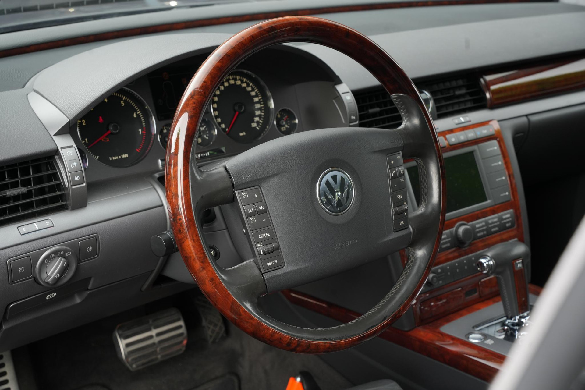 Volkswagen Phaeton 4.2 V8 4p. Lang 2005  19