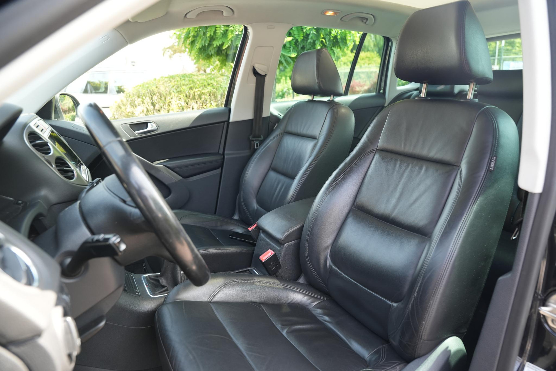 Volkswagen Tiguan 2.0 TDI Track&Field 4Motion 2009 Deep black pearl effect (2T2T) 4