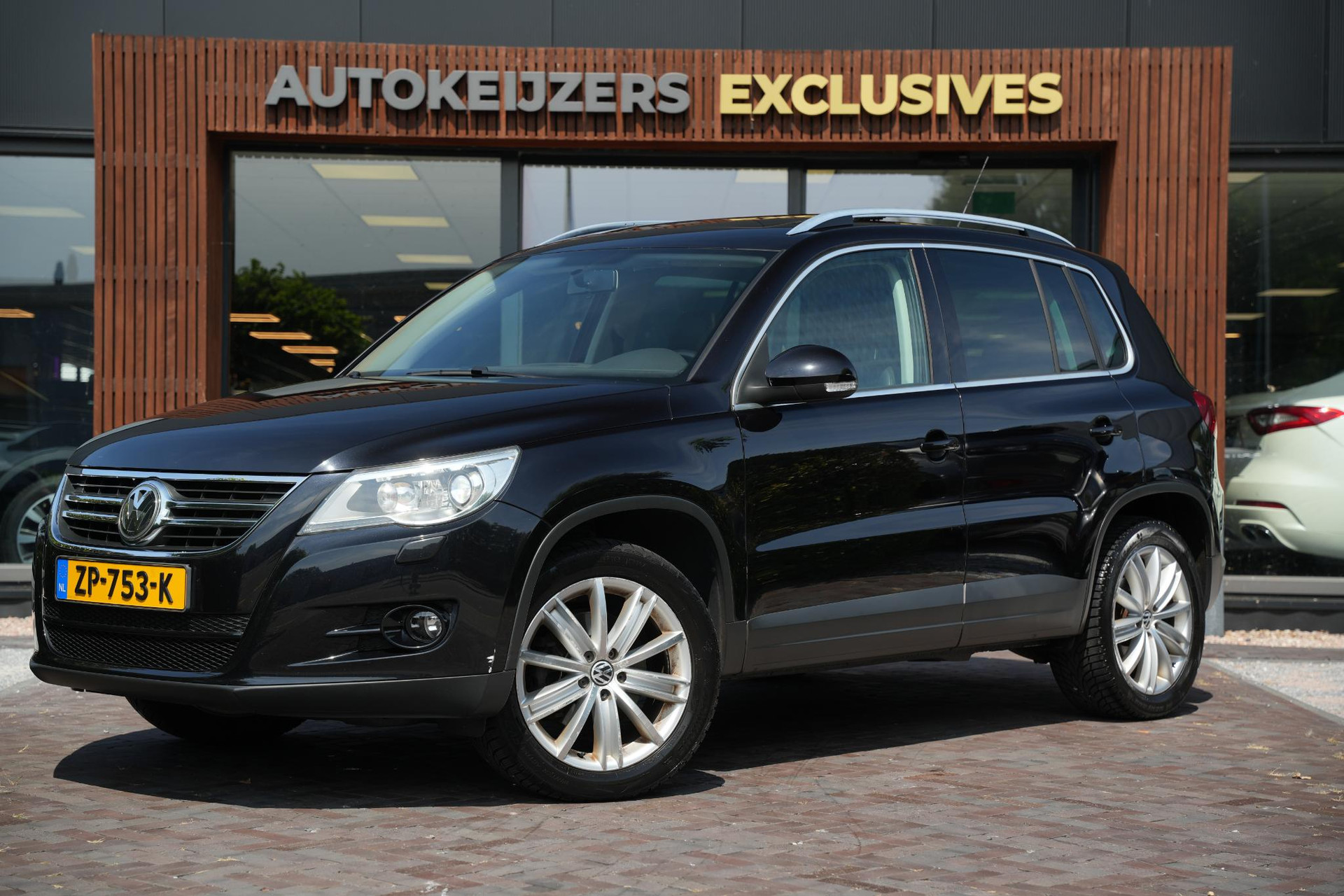 Volkswagen Tiguan 2.0 TDI Track&Field 4Motion 2009 Deep black pearl effect (2T2T) 5