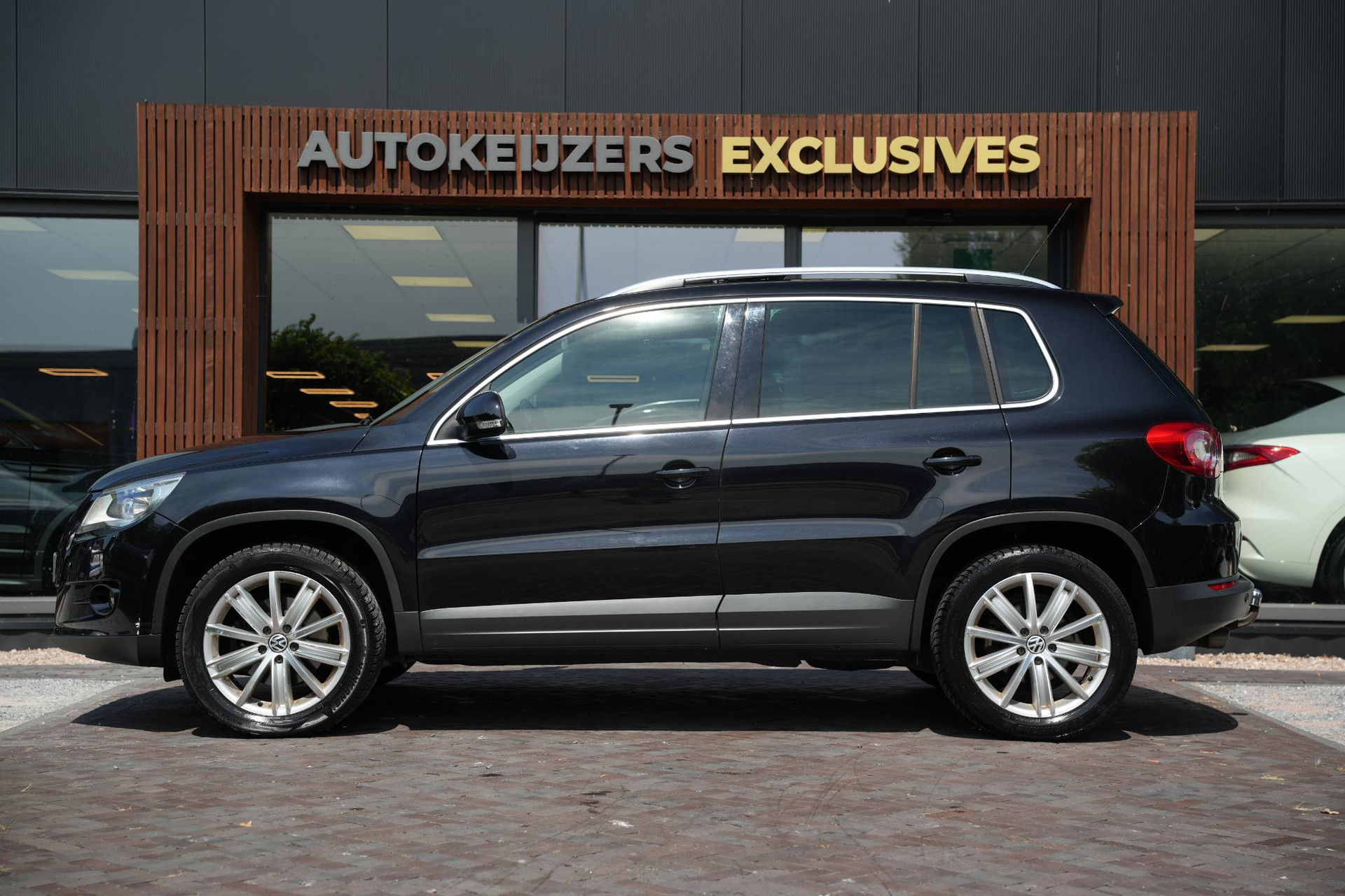 Volkswagen Tiguan 2.0 TDI Track&Field 4Motion 2009 Deep black pearl effect (2T2T) 7