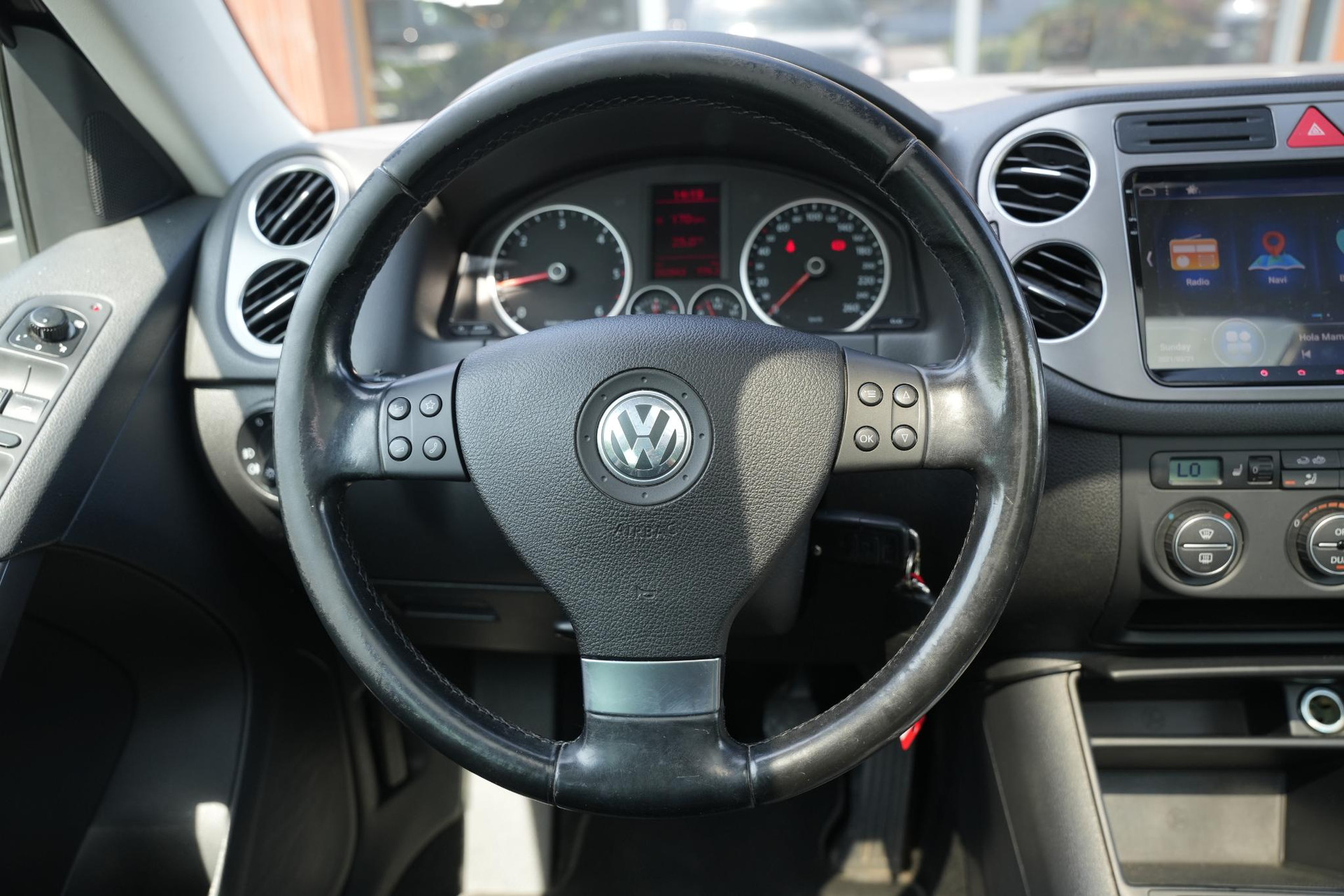 Volkswagen Tiguan 2.0 TDI Track&Field 4Motion 2009 Deep black pearl effect (2T2T) 8