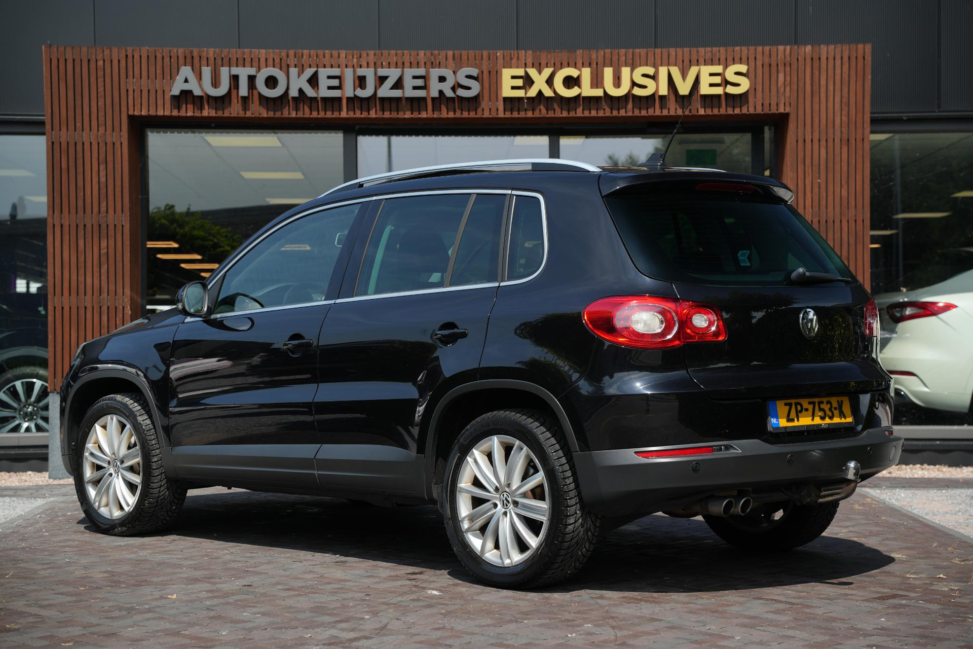 Volkswagen Tiguan 2.0 TDI Track&Field 4Motion 2009 Deep black pearl effect (2T2T) 9
