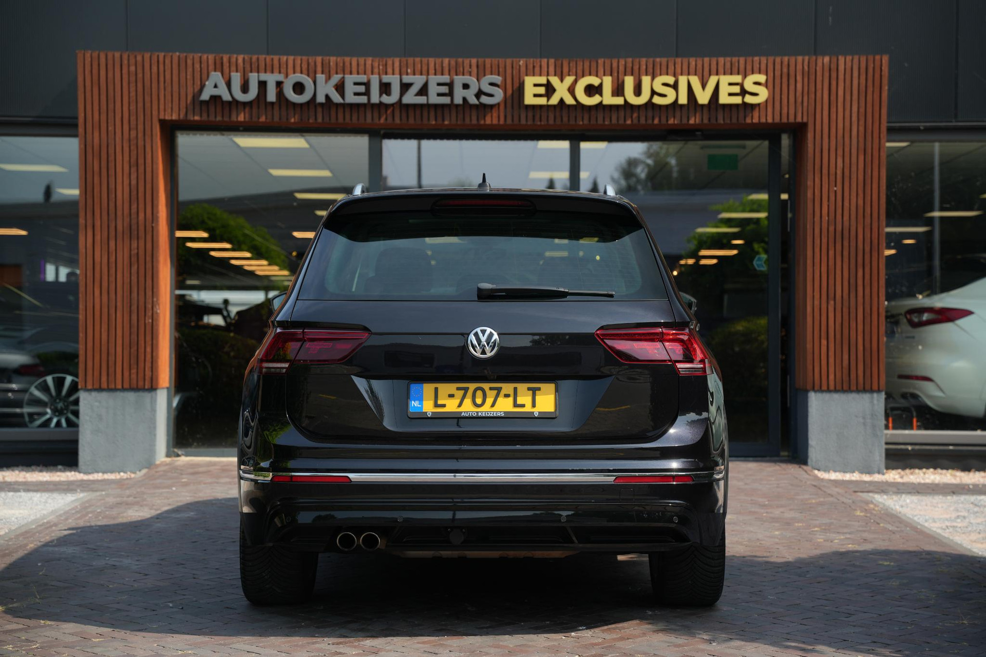 Volkswagen Tiguan 2.0 TSI 4Motion Highline Business R 2018 Deep black pearl effect (2T2T) 11