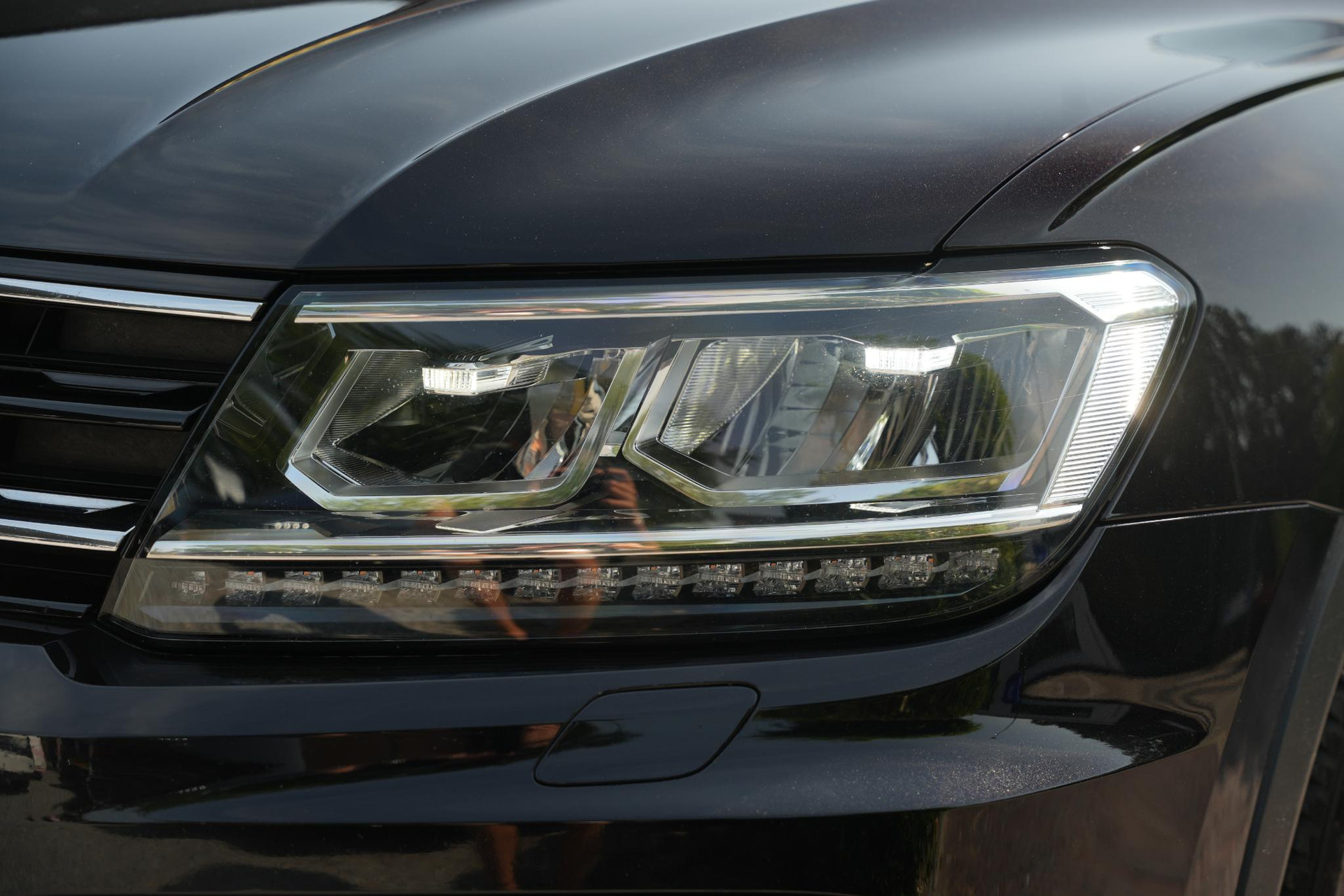 Volkswagen Tiguan 2.0 TSI 4Motion Highline Business R 2018 Deep black pearl effect (2T2T) 14