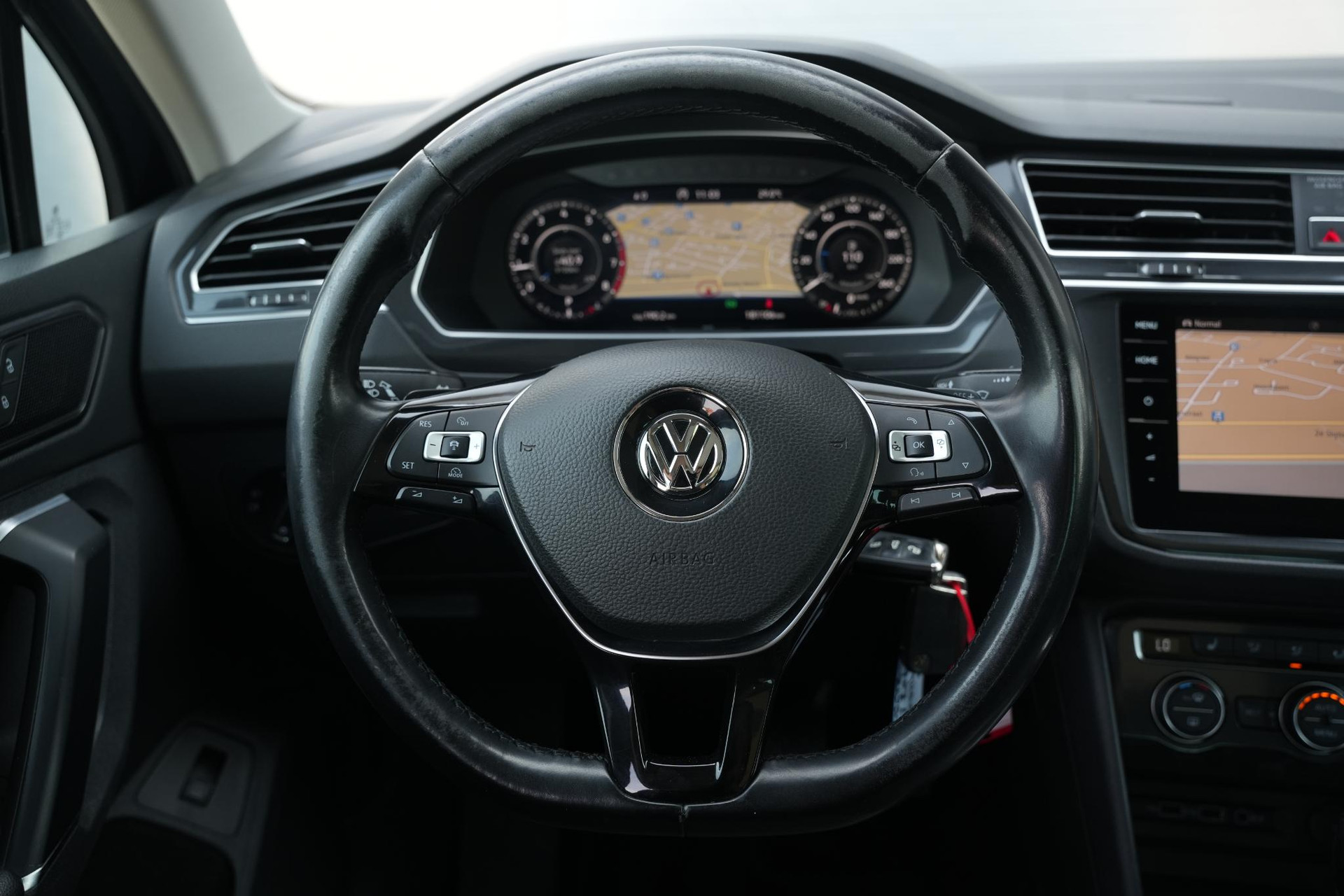 Volkswagen Tiguan 2.0 TSI 4Motion Highline Business R 2018 Deep black pearl effect (2T2T) 4