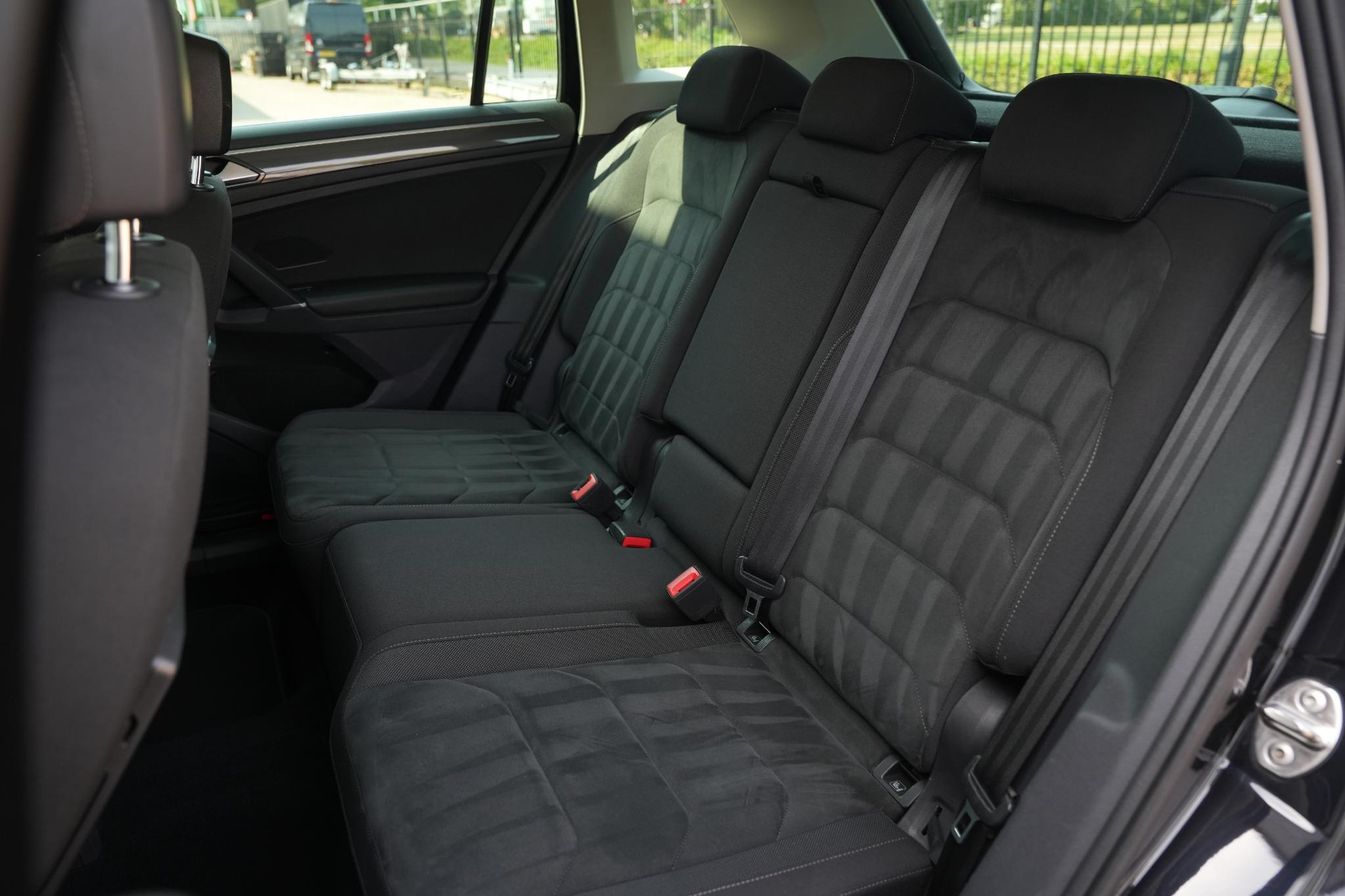 Volkswagen Tiguan 2.0 TSI 4Motion Highline Business R 2018 Deep black pearl effect (2T2T) 6