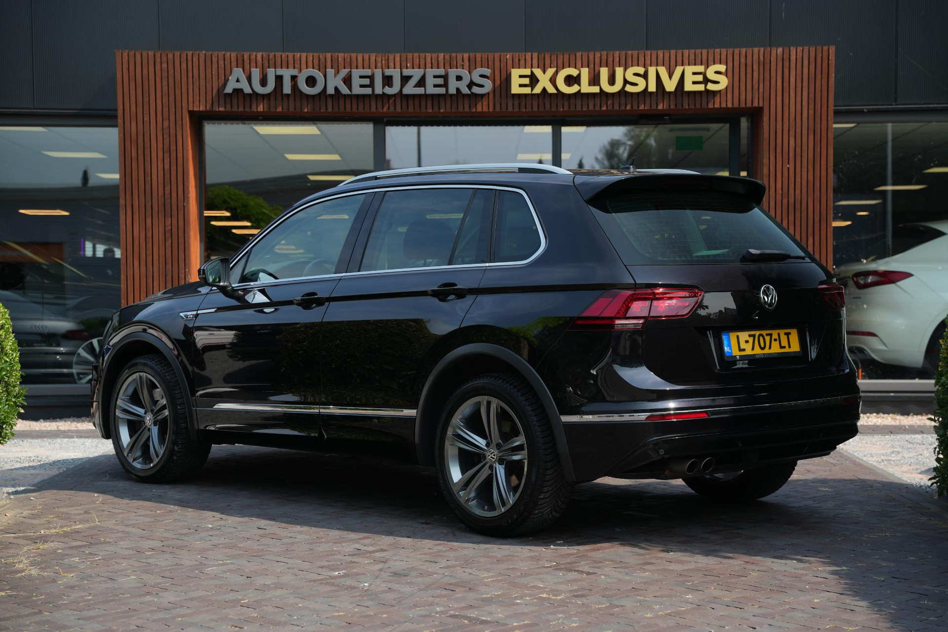 Volkswagen Tiguan 2.0 TSI 4Motion Highline Business R 2018 Deep black pearl effect (2T2T) 9