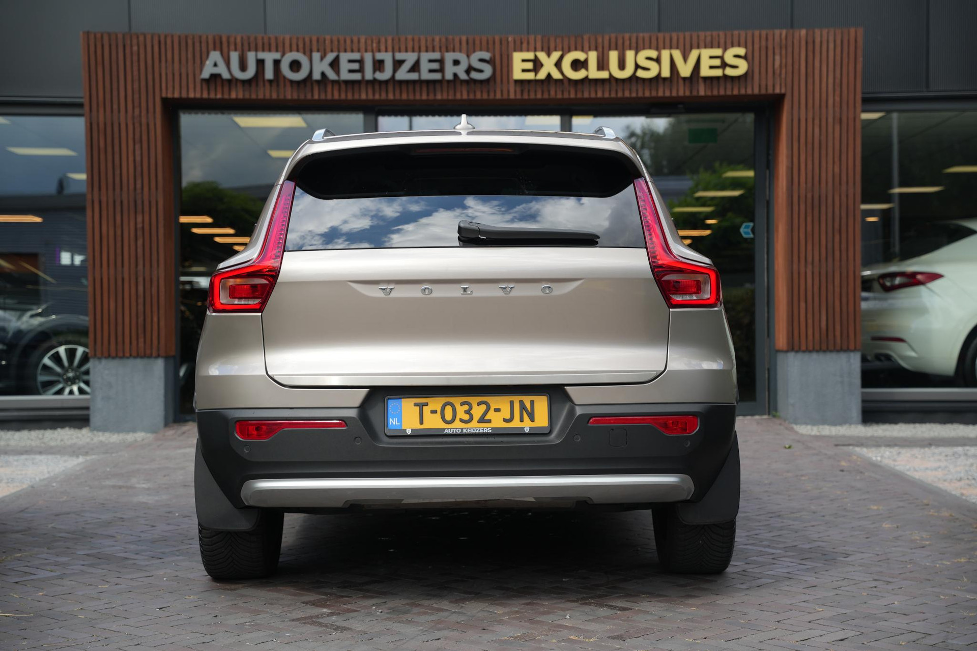 Volvo XC40 1.5 T4 Plug-in hybrid Ultimate Bright 2023 Bright dusk 11