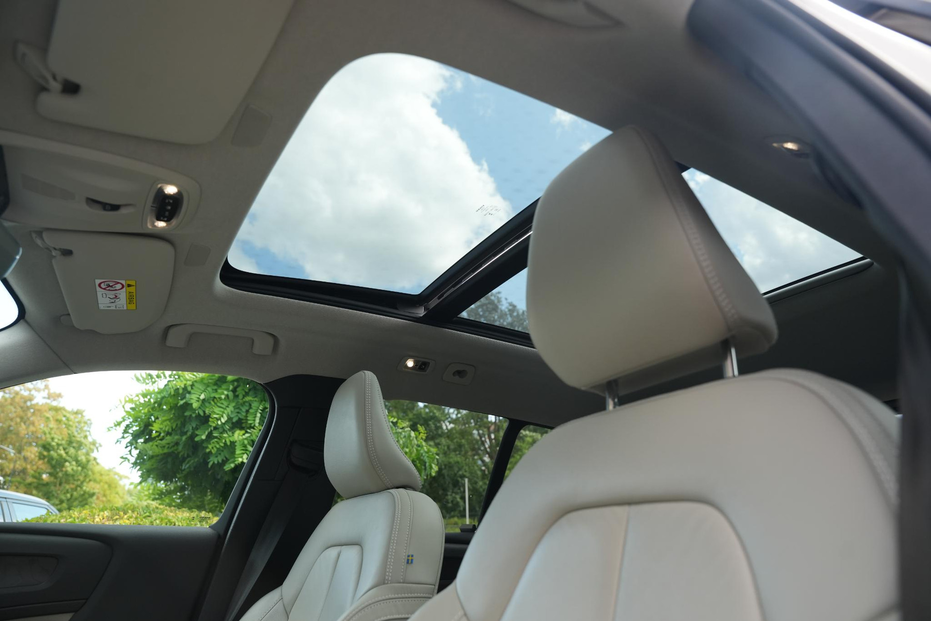 Volvo XC40 1.5 T4 Plug-in hybrid Ultimate Bright 2023 Bright dusk 16