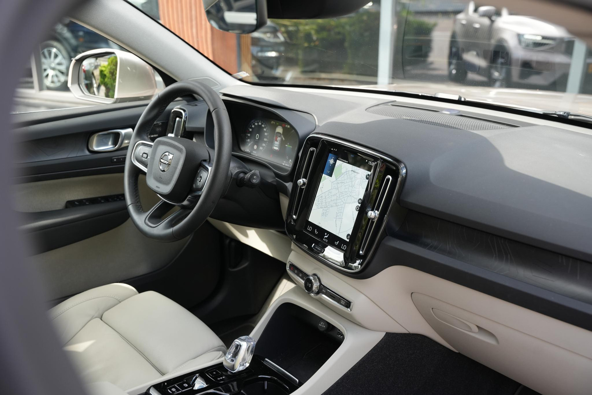 Volvo XC40 1.5 T4 Plug-in hybrid Ultimate Bright 2023 Bright dusk 18