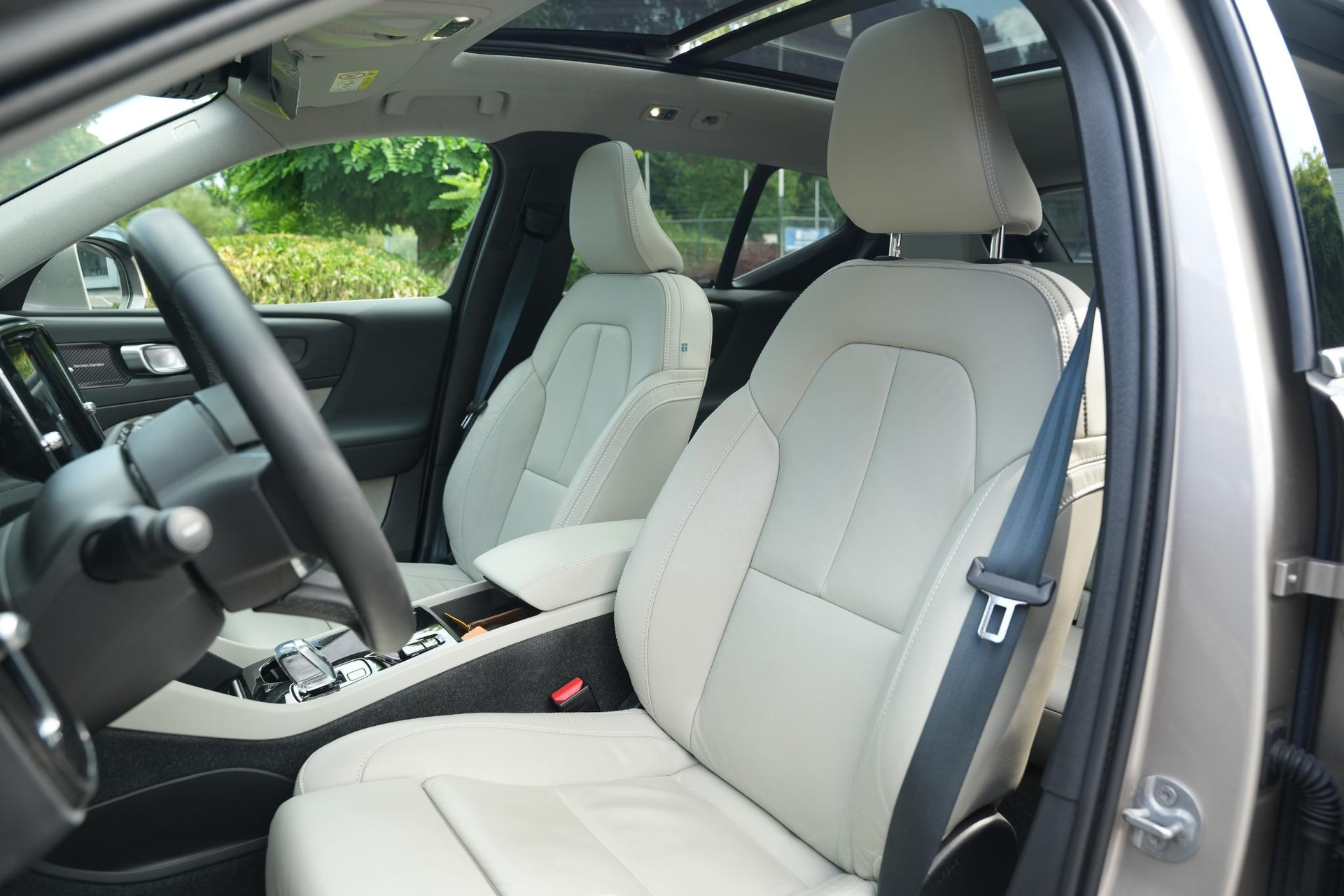 Volvo XC40 1.5 T4 Plug-in hybrid Ultimate Bright 2023 Bright dusk 4