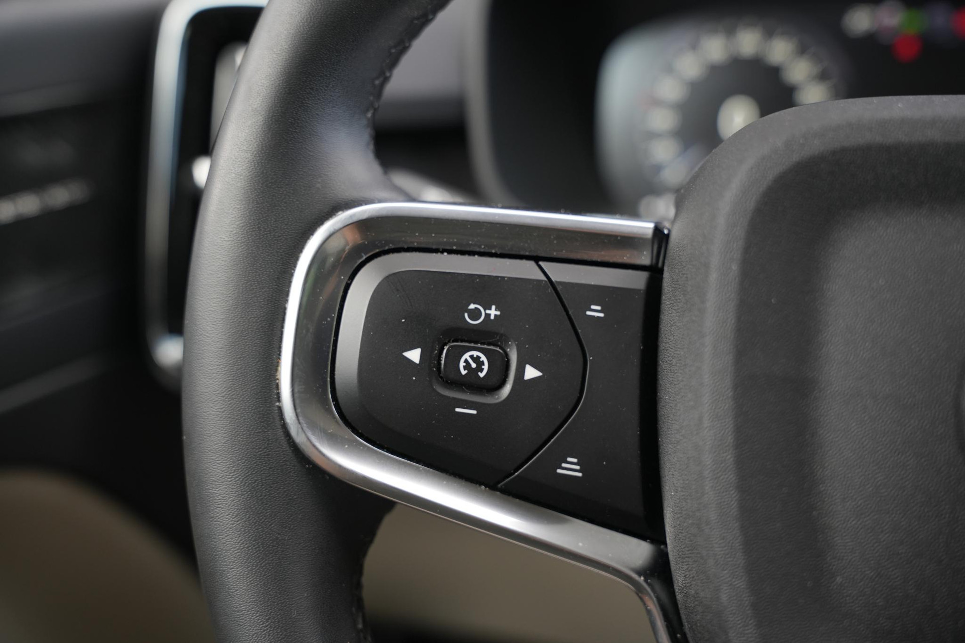 Volvo XC40 1.5 T4 Plug-in hybrid Ultimate Bright 2023 Bright dusk 40