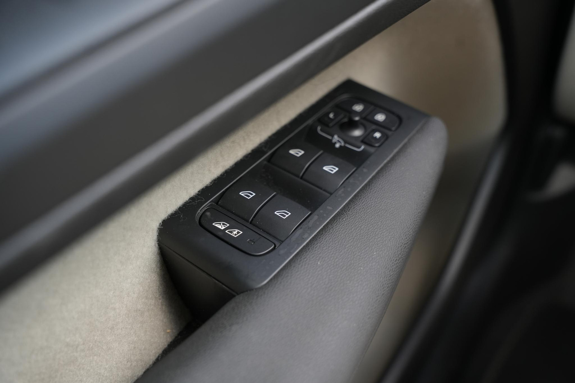 Volvo XC40 1.5 T4 Plug-in hybrid Ultimate Bright 2023 Bright dusk 45