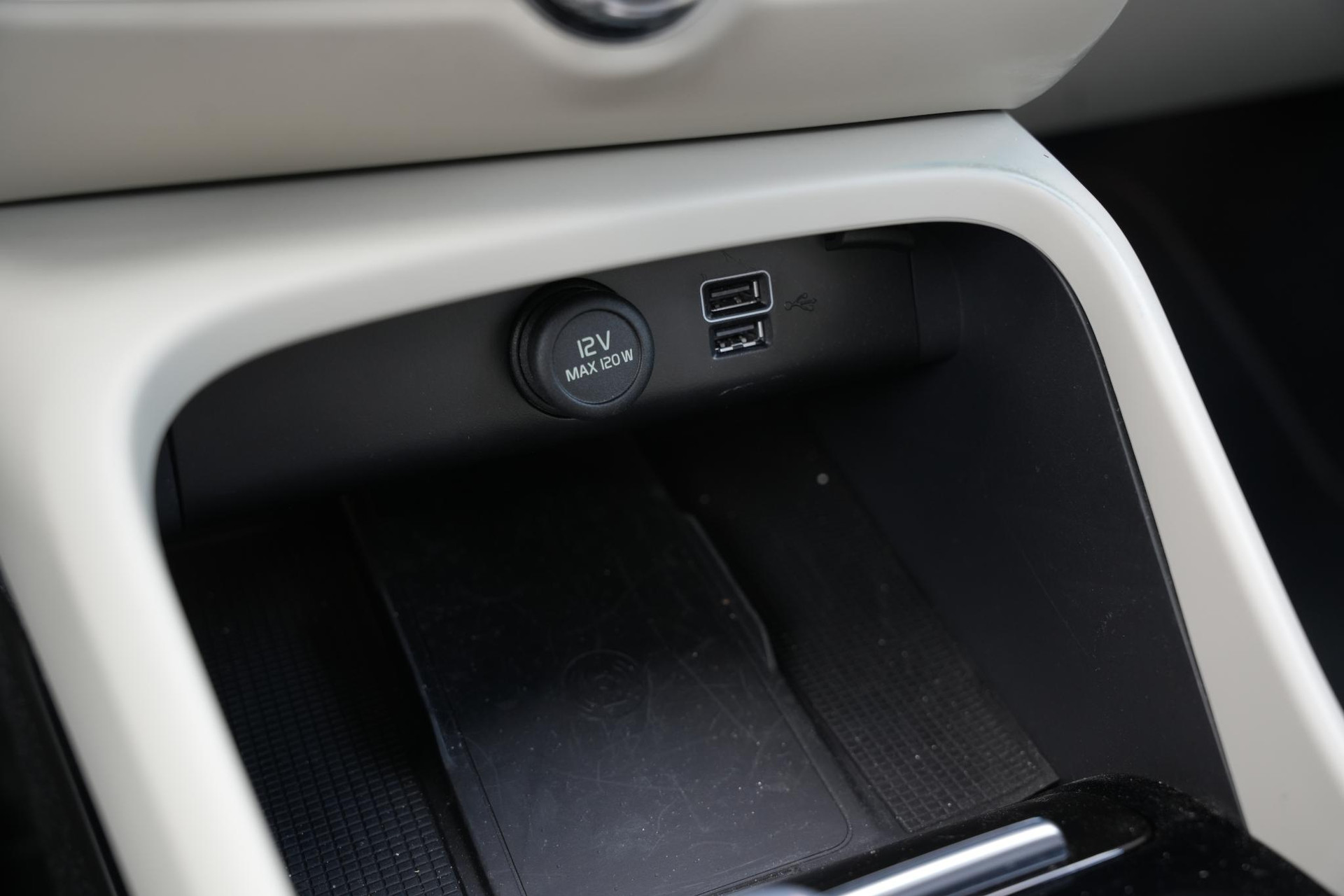 Volvo XC40 1.5 T4 Plug-in hybrid Ultimate Bright 2023 Bright dusk 49