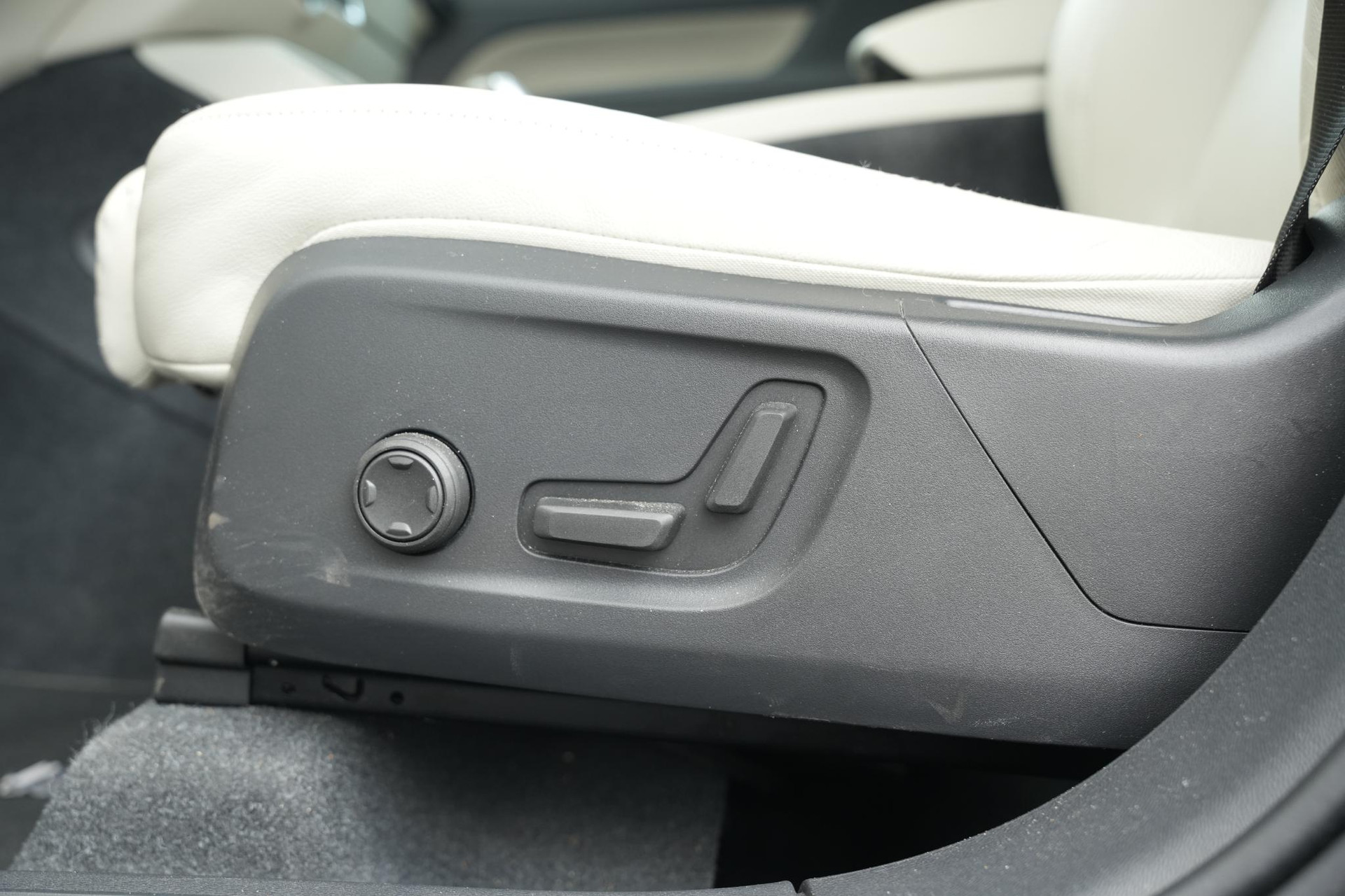 Volvo XC40 1.5 T4 Plug-in hybrid Ultimate Bright 2023 Bright dusk 53