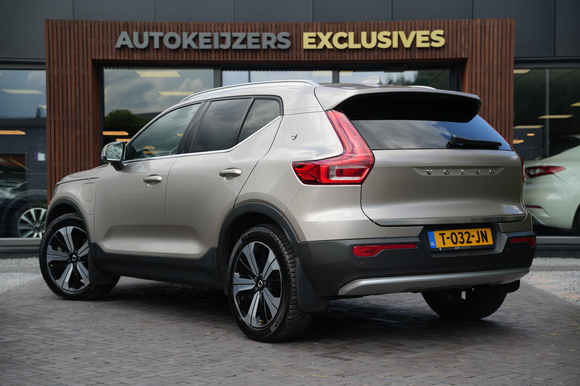 Volvo XC40 1.5 T4 Plug-in hybrid Ultimate Bright 2023 Bright dusk 9