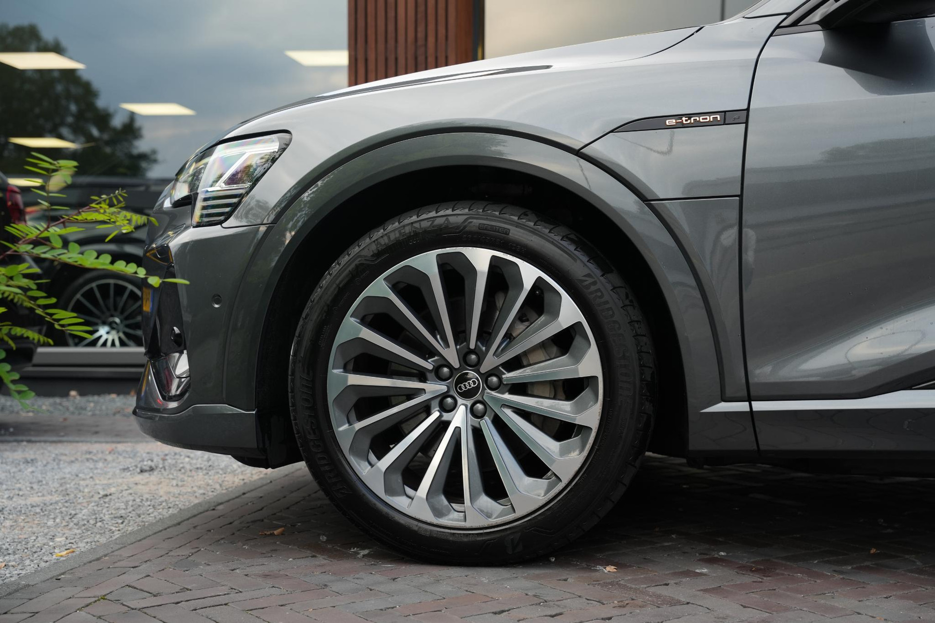 Audi e-tron e-tron 50 quattro Launch edition Black 71 kWh 2019 Daytonagrijs 10