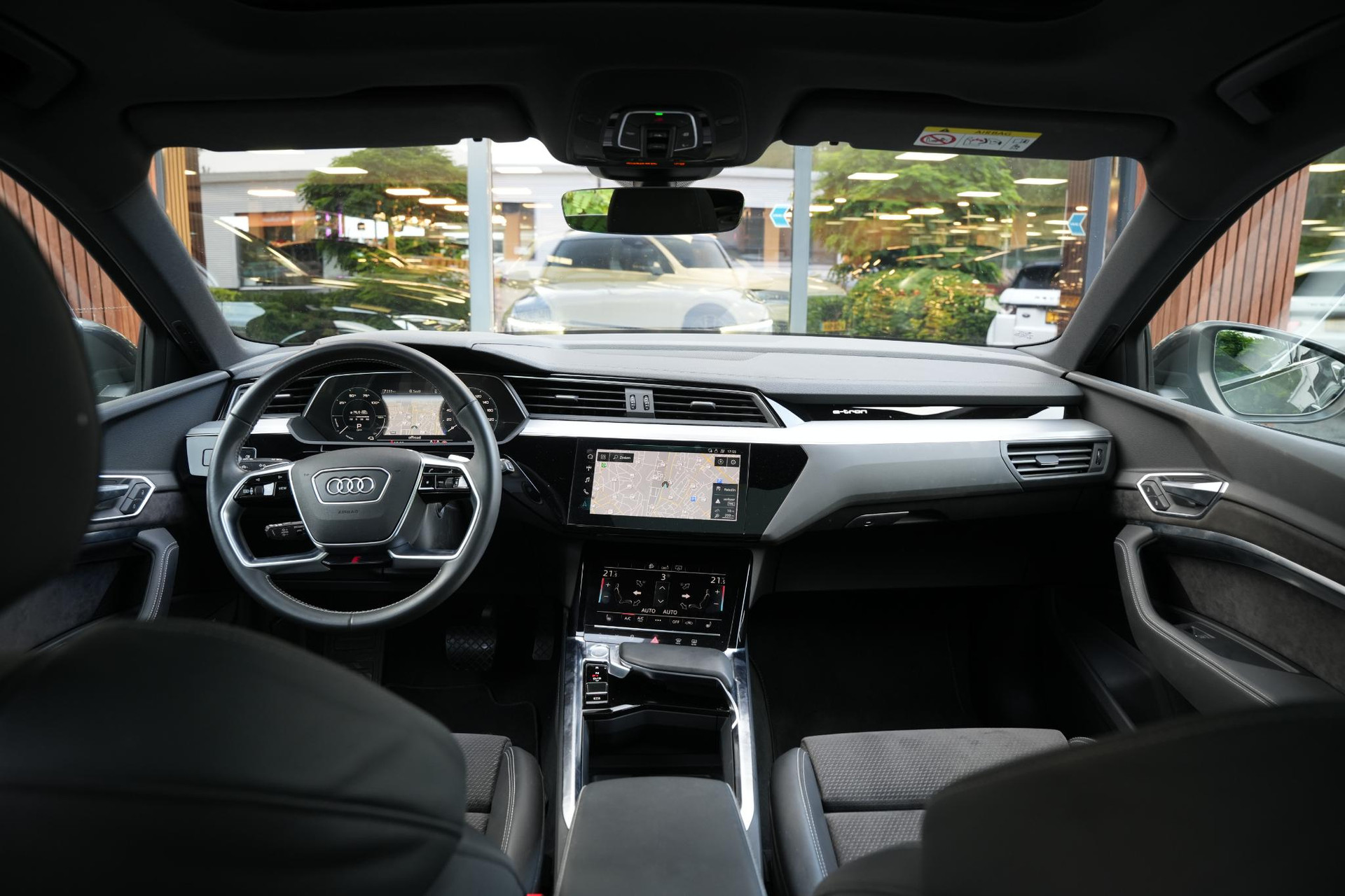 Audi e-tron e-tron 50 quattro Launch edition Black 71 kWh 2019 Daytonagrijs 2
