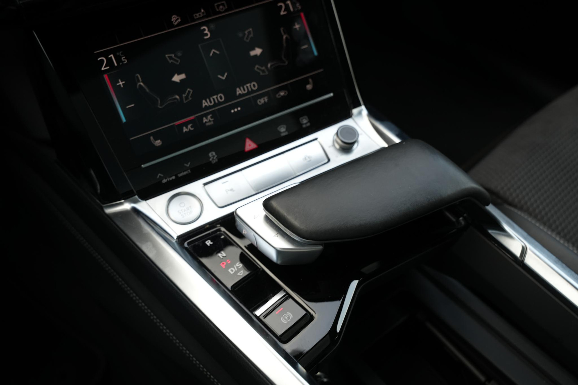 Audi e-tron e-tron 50 quattro Launch edition Black 71 kWh 2019 Daytonagrijs 26