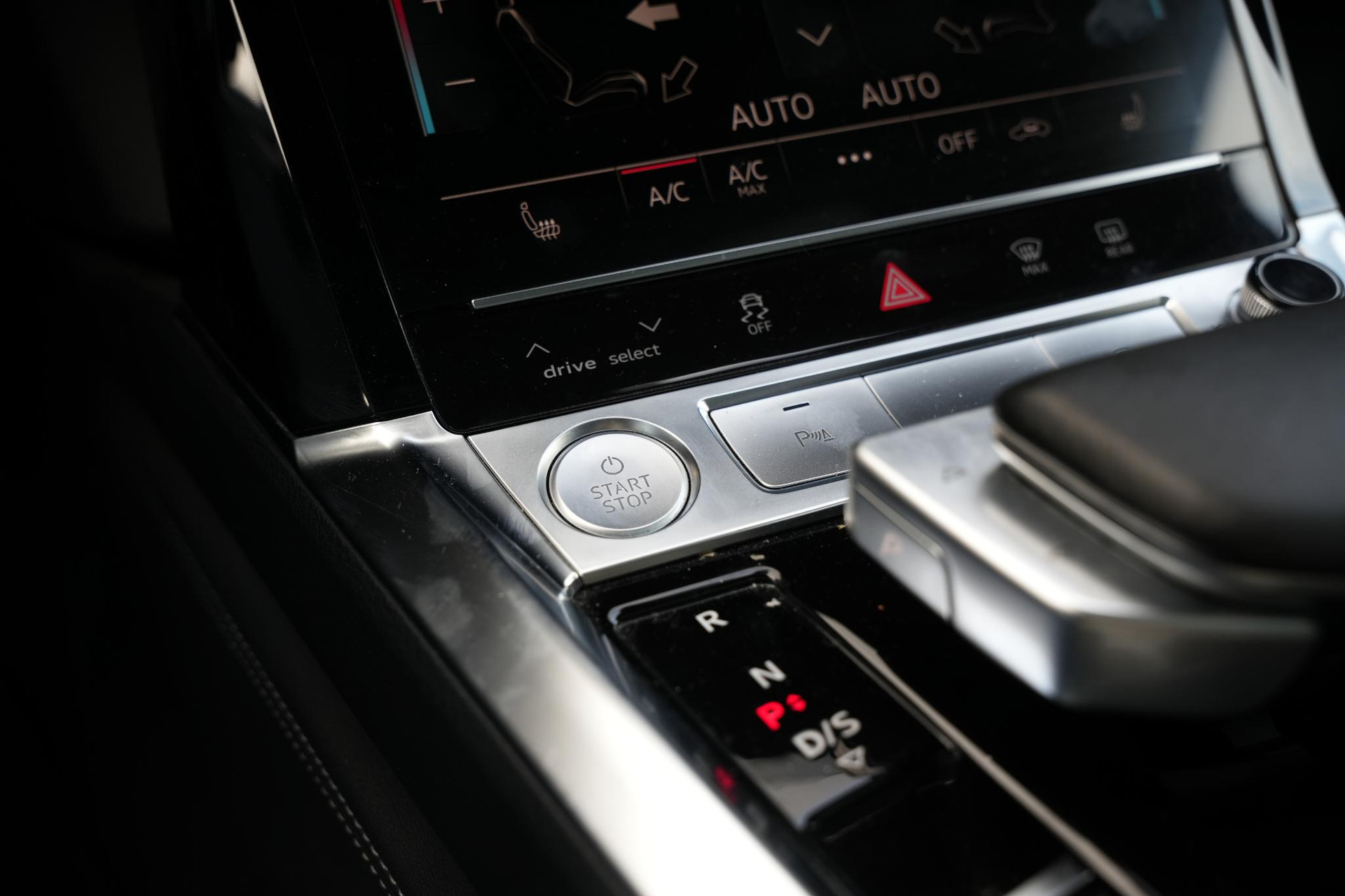 Audi e-tron e-tron 50 quattro Launch edition Black 71 kWh 2019 Daytonagrijs 27