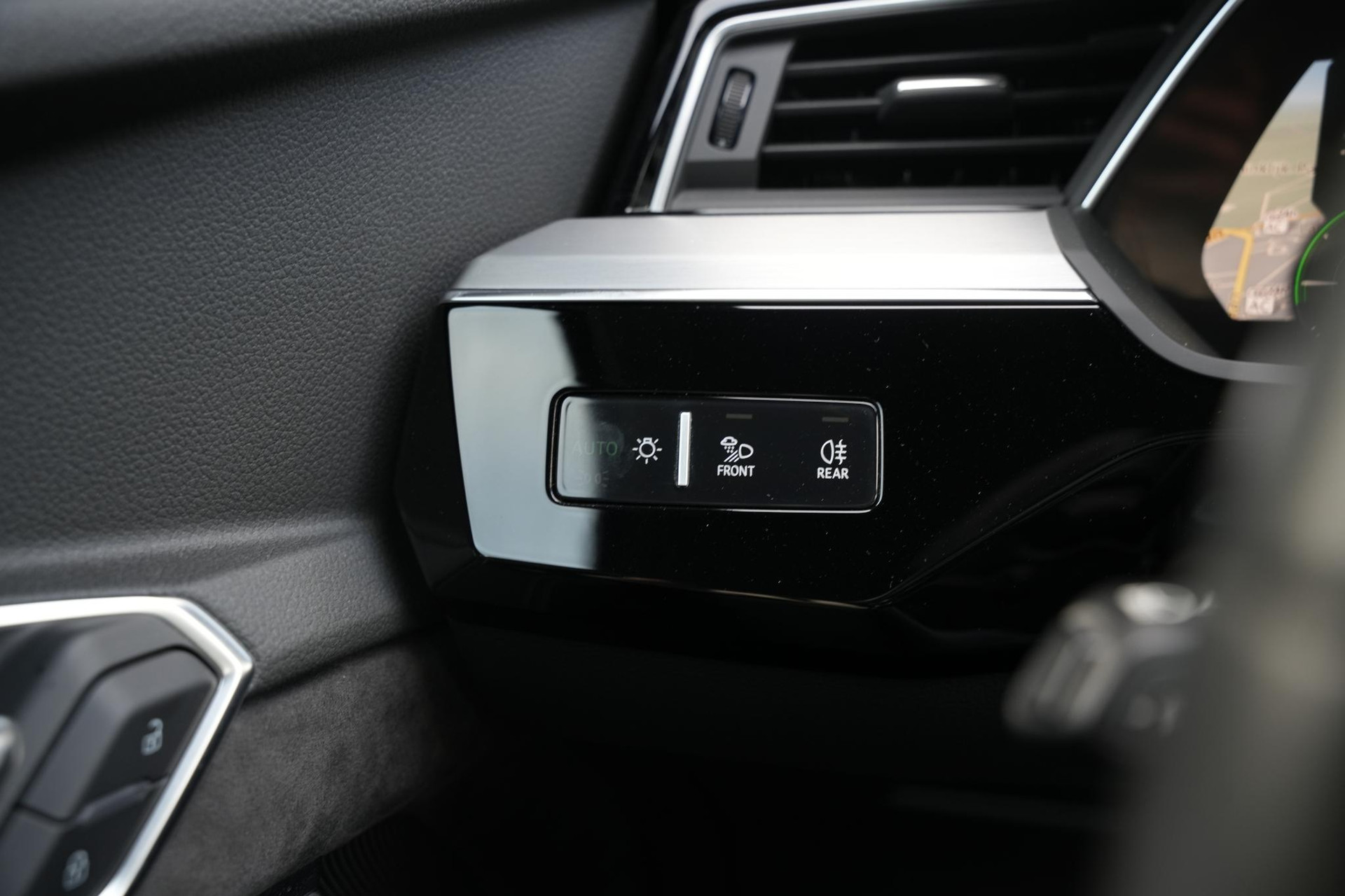Audi e-tron e-tron 50 quattro Launch edition Black 71 kWh 2019 Daytonagrijs 33