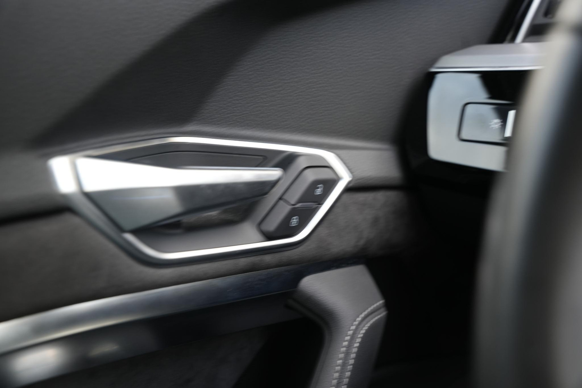 Audi e-tron e-tron 50 quattro Launch edition Black 71 kWh 2019 Daytonagrijs 35