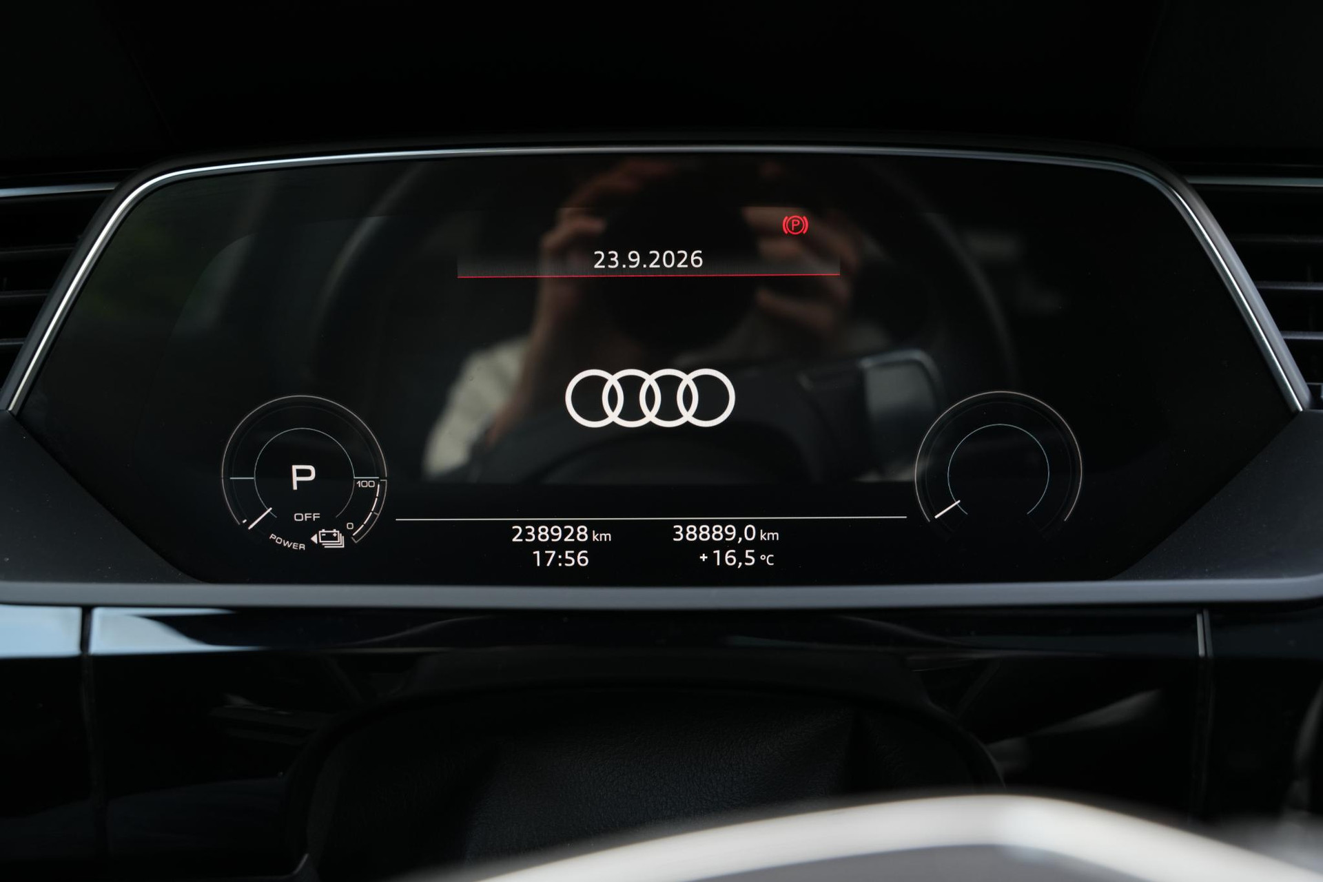 Audi e-tron e-tron 50 quattro Launch edition Black 71 kWh 2019 Daytonagrijs 36
