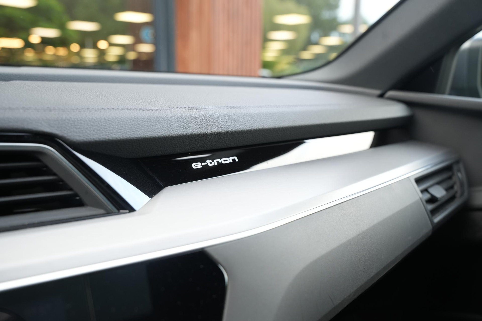 Audi e-tron e-tron 50 quattro Launch edition Black 71 kWh 2019 Daytonagrijs 37