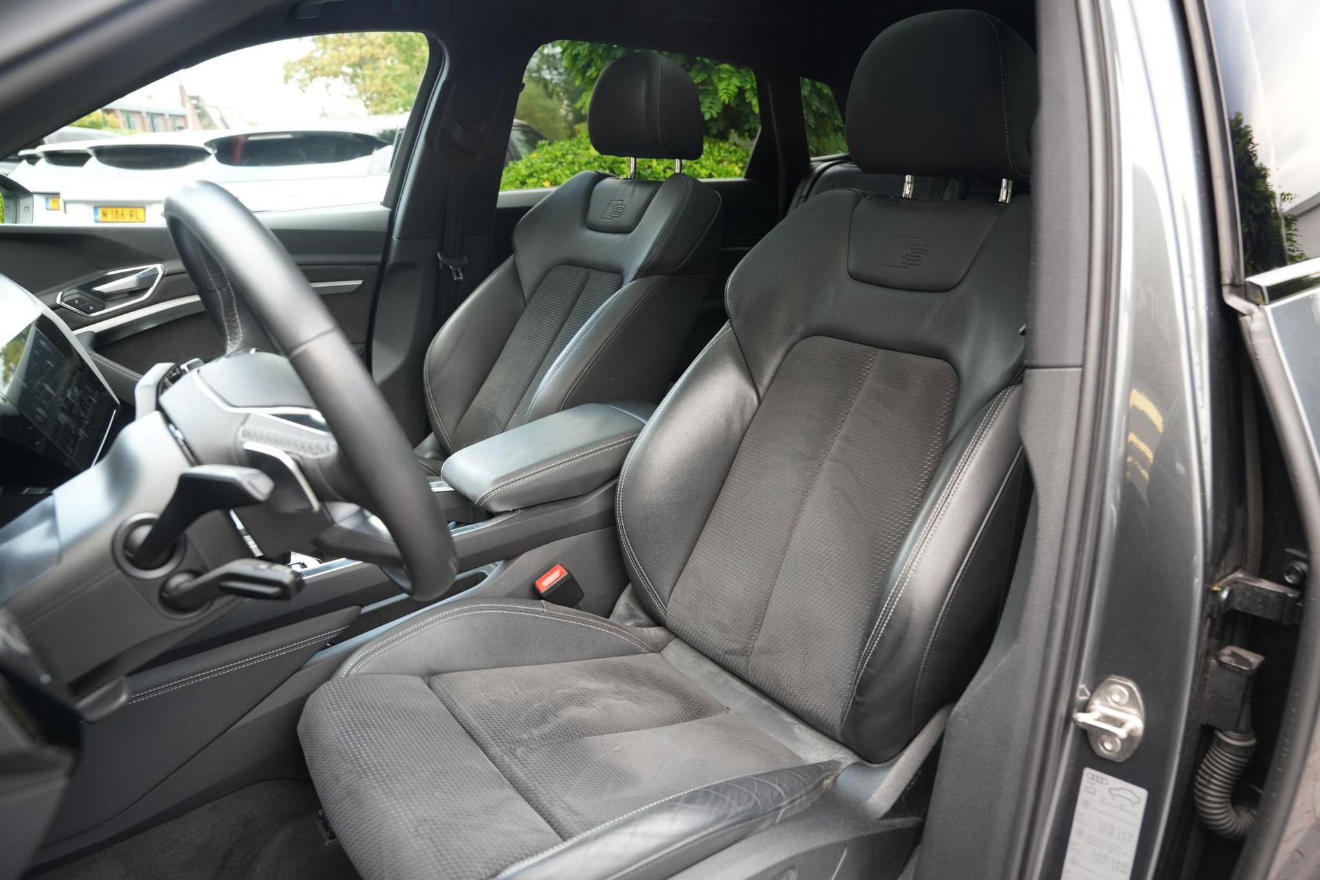 Audi e-tron e-tron 50 quattro Launch edition Black 71 kWh 2019 Daytonagrijs 4