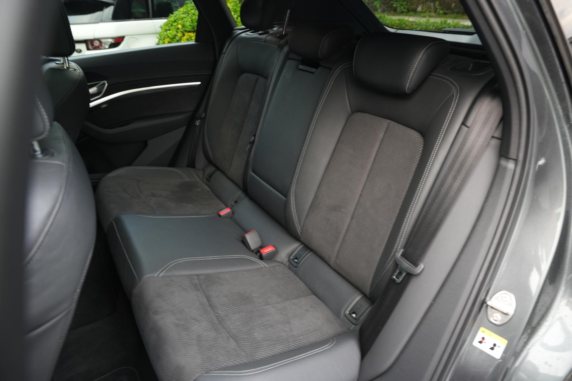 Audi e-tron e-tron 50 quattro Launch edition Black 71 kWh 2019 Daytonagrijs 6