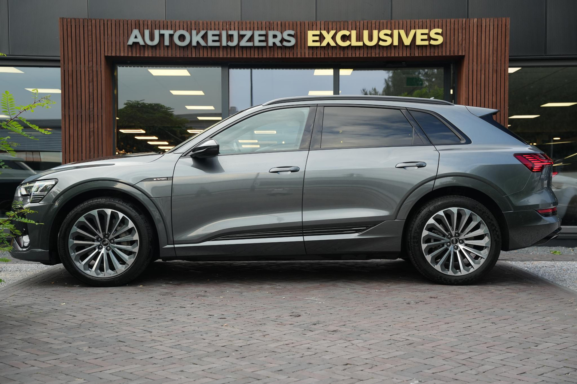 Audi e-tron e-tron 50 quattro Launch edition Black 71 kWh 2019 Daytonagrijs 7