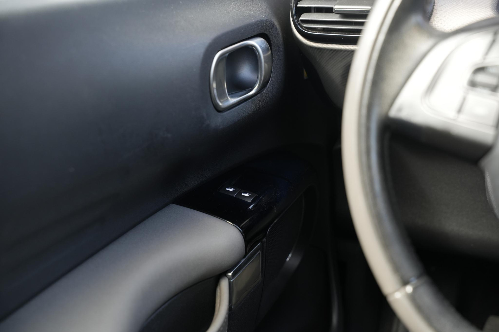 Citroën C4 Cactus 1.2 PureTech Business Plus 2016 PAINT OBSIDIAN BLACK (EXL) 26
