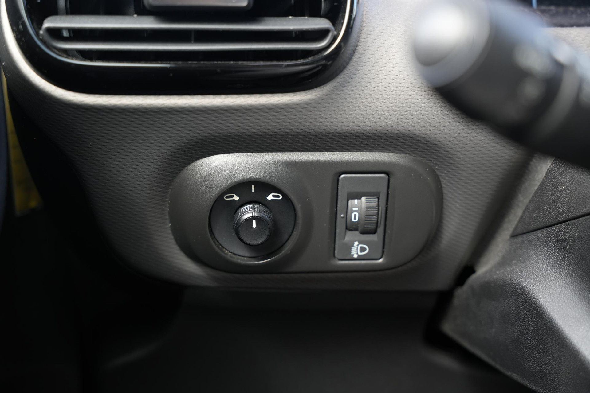 Citroën C4 Cactus 1.2 PureTech Business Plus 2016 PAINT OBSIDIAN BLACK (EXL) 27