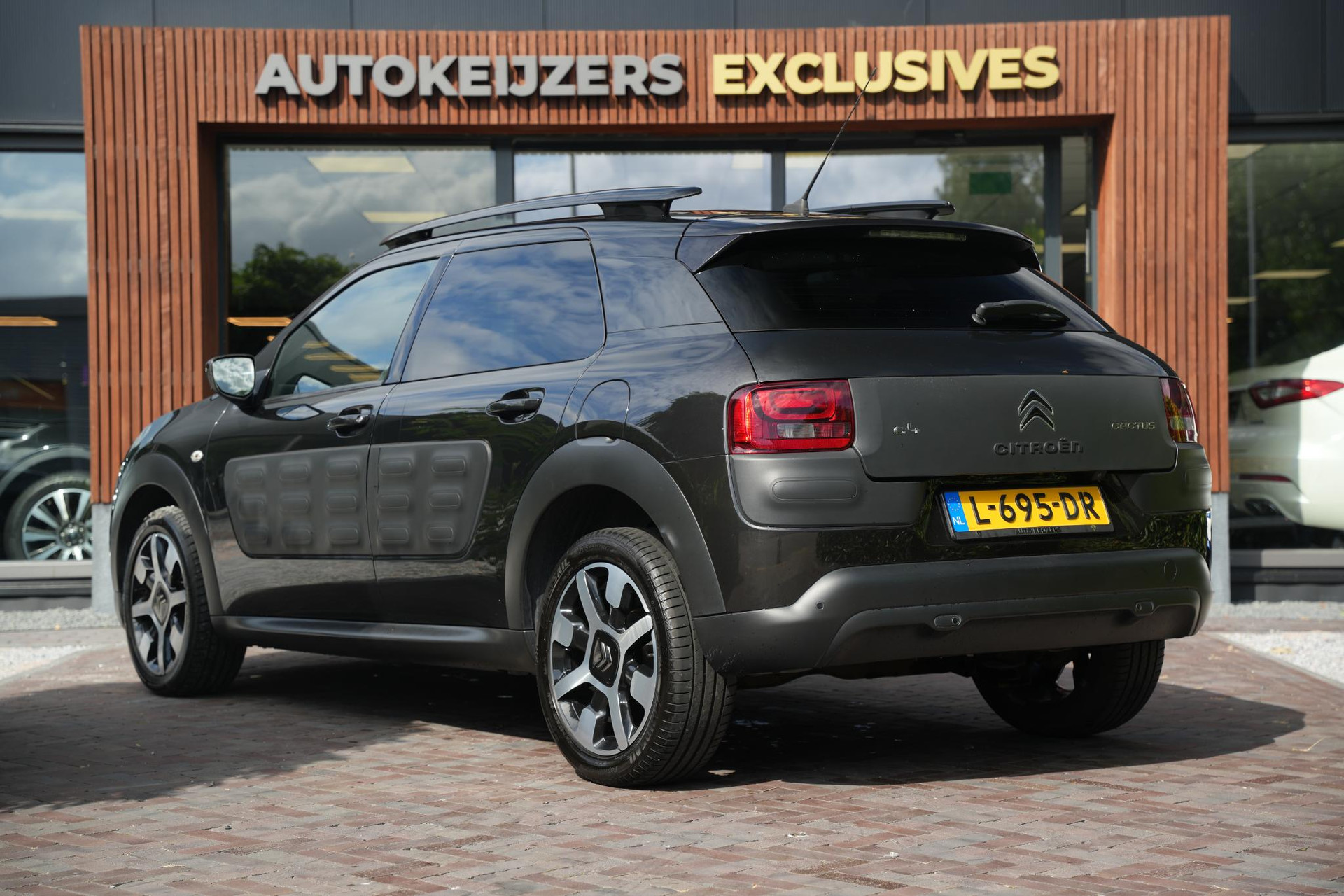 Citroën C4 Cactus 1.2 PureTech Business Plus 2016 PAINT OBSIDIAN BLACK (EXL) 9