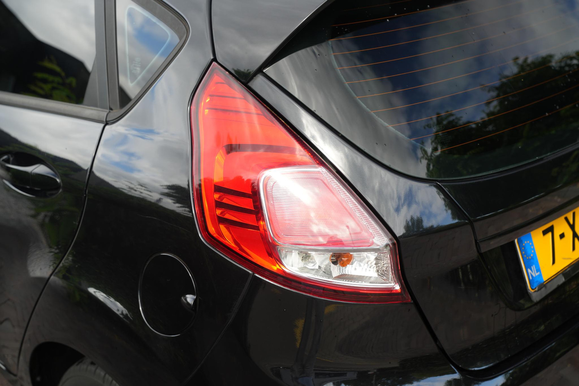 Ford Fiesta 1.0 Style 2014 Panther Black C/c Med Solid (Pnjab) 16