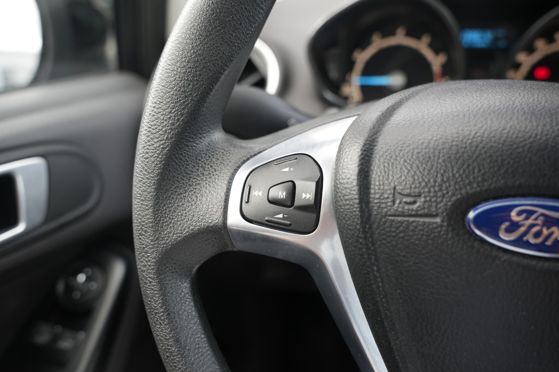 Ford Fiesta 1.0 Style 2014 Panther Black C/c Med Solid (Pnjab) 24